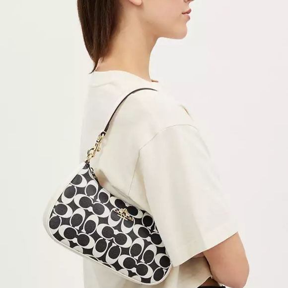 New! Teri Shoulder Bag in Signature Canvas - Picture 4 of 9
